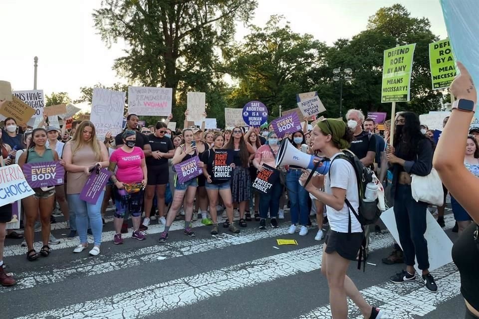 Protestan mujeres en EU por fallo de la Corte.