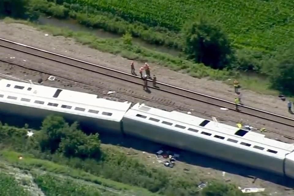 Un tren en Misuri, EU, con 243 pasajeros a bordo se descarriló al chocar con camión; se reportan al menos 4 muertos y varios heridos.