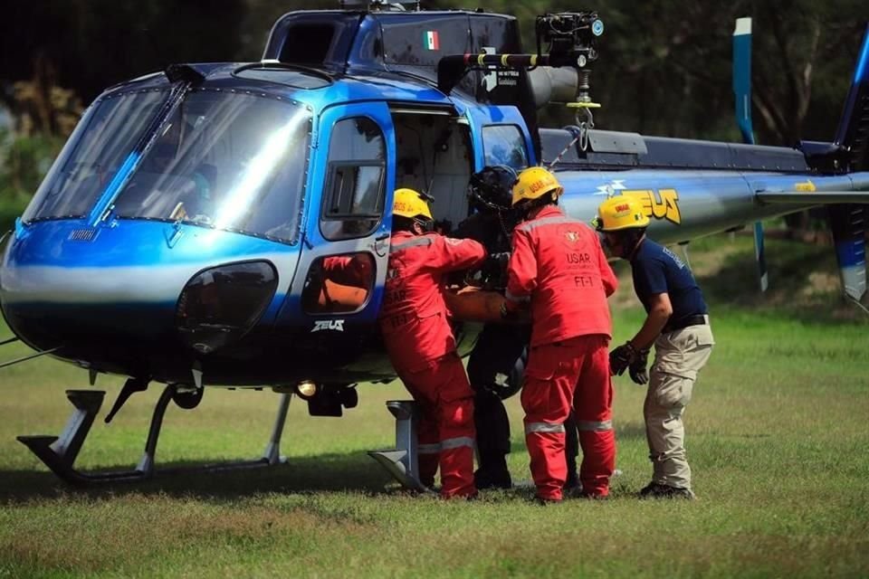 Fue rescatado con ayuda de un helicóptero.