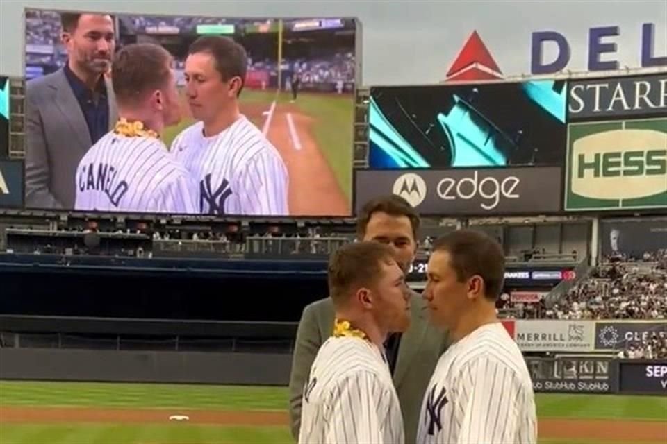 Saúl Álvarez y Gennady Golovkin así en el plato del Yankee Stadium.