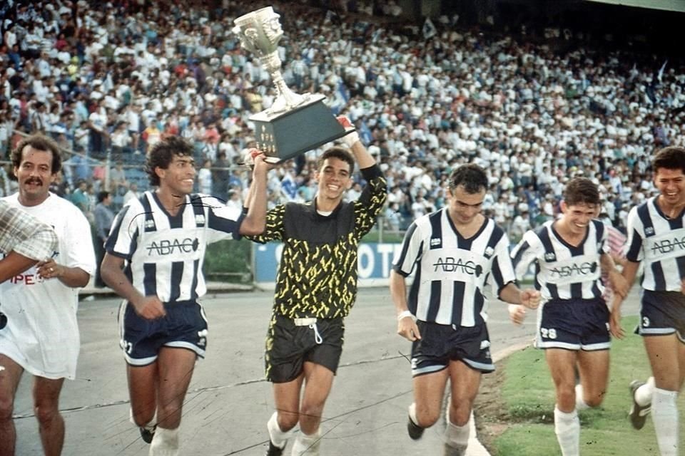 Rayados ganó su primer título copero el 8 septiembre 1991 superando en duelo único 3-2 a las Cobras de Ciudad Juárez, en el Estadio Tecnológico.