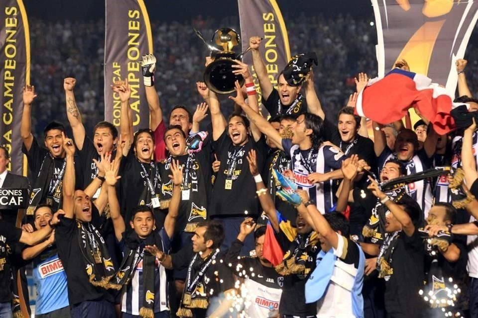 En una de las Finales más épicas de Rayados, lograron el tricampeonato de la Concacaf al vencer 4-2 global al Santos, el 1 de mayo del 2013 en el Tec. En la vuelta, tras ir abajo 2-0, remontaron.