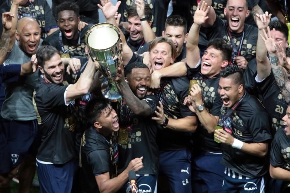 Otra vez en 1 de mayo, pero ahora ante Tigres, Rayados se coronó en la Conca por cuarta vez. Tras ganar 1-0 la ida, en la vuelta hubo un empate de 1-1, por lo que Rayados se coronó en el Estadio BBVA.