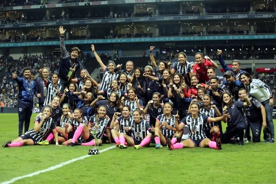 El 7 de diciembre del 2019, Rayadas venció con global de 2-1 a Tigres Femenil para ganar su primera corona, en el Estadio BBVA.