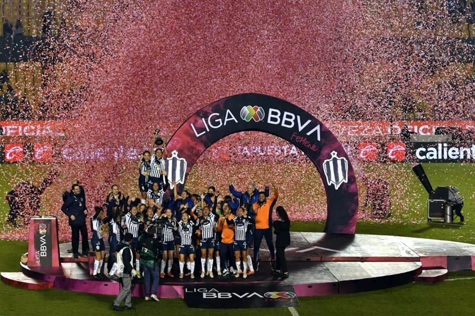El segundo cetro fue el 20 de diciembre del 2021 y se coronaron en el Estadio Universitario. Tras empatar 2-2 en el global, las albiazules ganaron desde el manchón penal por 3-1 para coronarse.