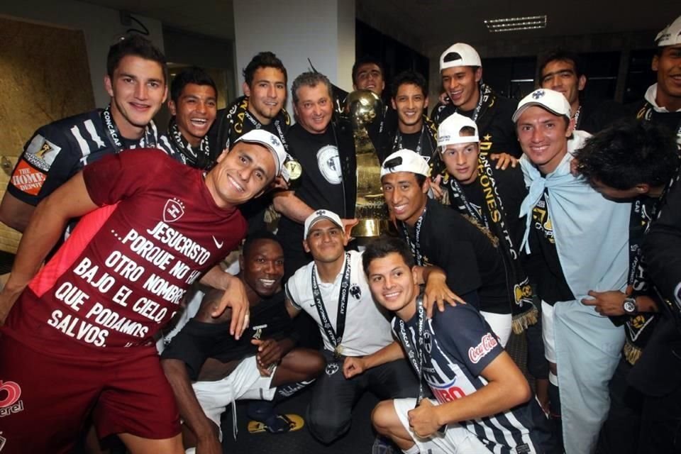 Ahora ante el Santos, el 15 de abril del 2012 Monterrey ganó su segundo cetro de Concachampions, al superar a los laguneros en su propio estadio con un global de 3-2.