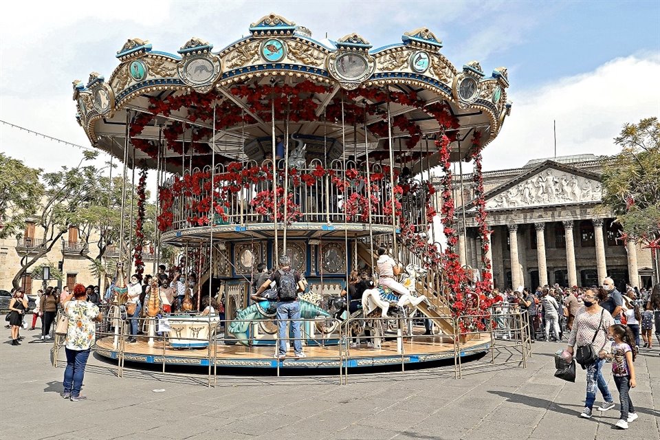 El Ayuntamiento de Guadalajara avaló comprar un carrusel similar a este para colocarlo en el Paseo Alcalde. 