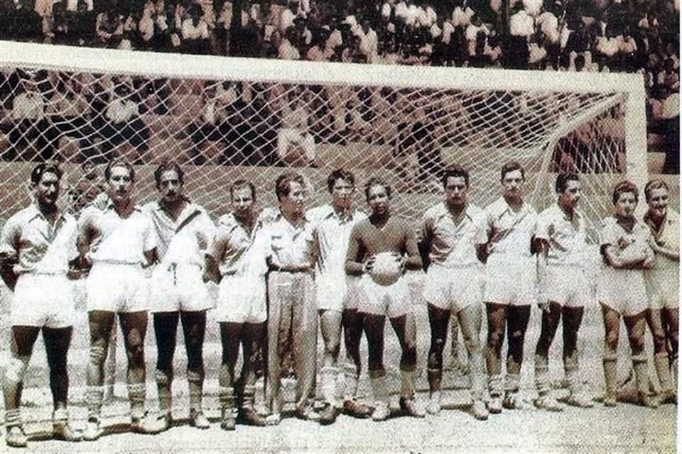 El primer equipo de Rayados, en 1945.