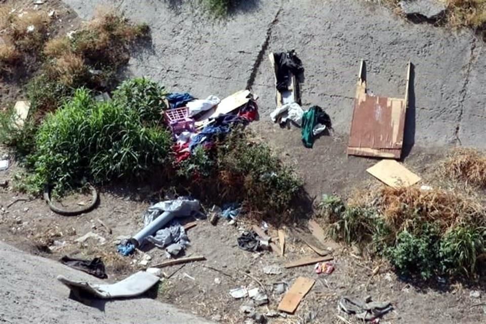 En canales y arroyos de la Ciudad se desechan irregularmente muebles, equipo de cómputo y más.
