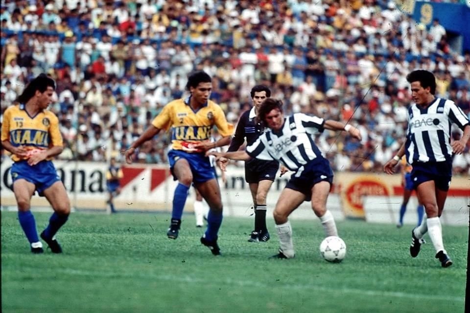 Se coronó el 1 de agosto de 1993 tras liderar un cuadrangular jugado en Los Ángeles, California, entre Rayados, Real España de Honduras, Suchitepéquez de Guatemala y Luis Ángel Firpo de El Salvador.