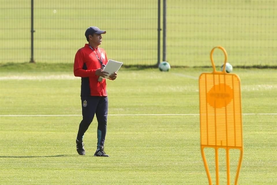 Ricardo cadena, entrenador de las Chivas.