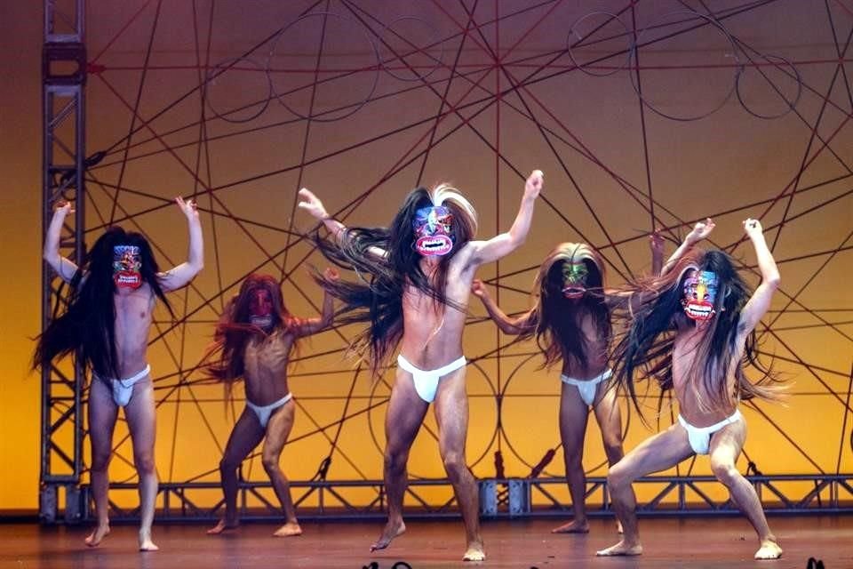 En el Conjunto Santander de Artes Escénicas ayer se presentó un ensayo de la obra 'Lemniskata' que estrena el 8 de julio.