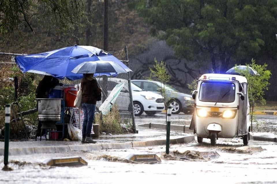 Se esperan lluvias dispersas durante el día.