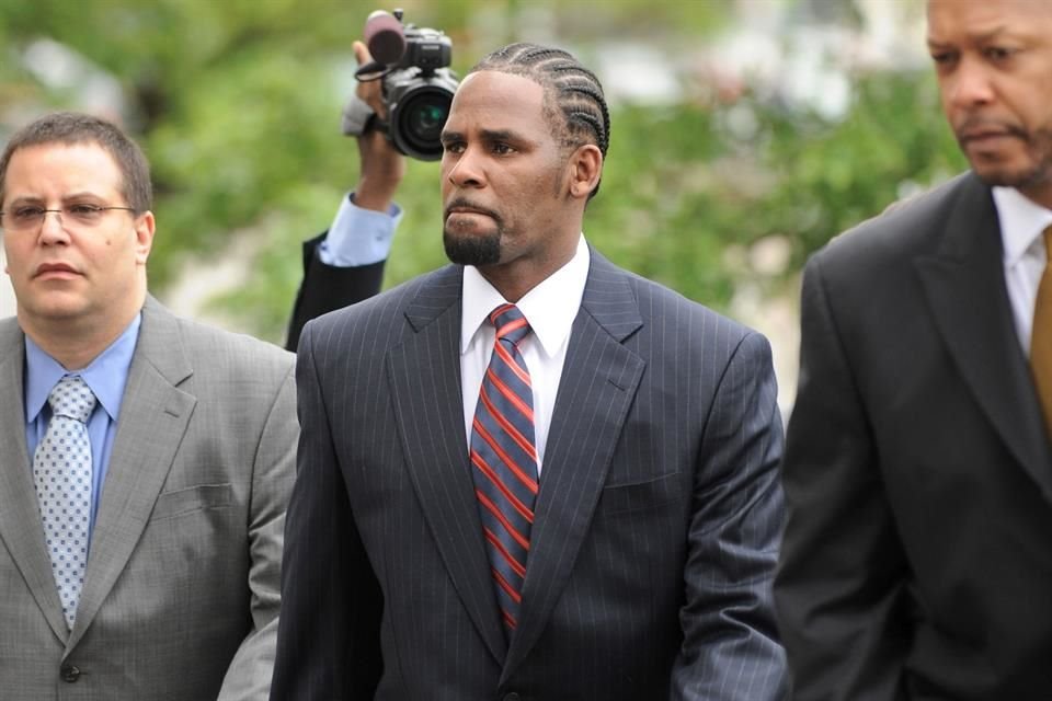 R. Kelly fue sentenciado a 30 años de prisión por usar su estrellato en el R&B para someter a jóvenes fans a abusos sexuales sistemáticos.