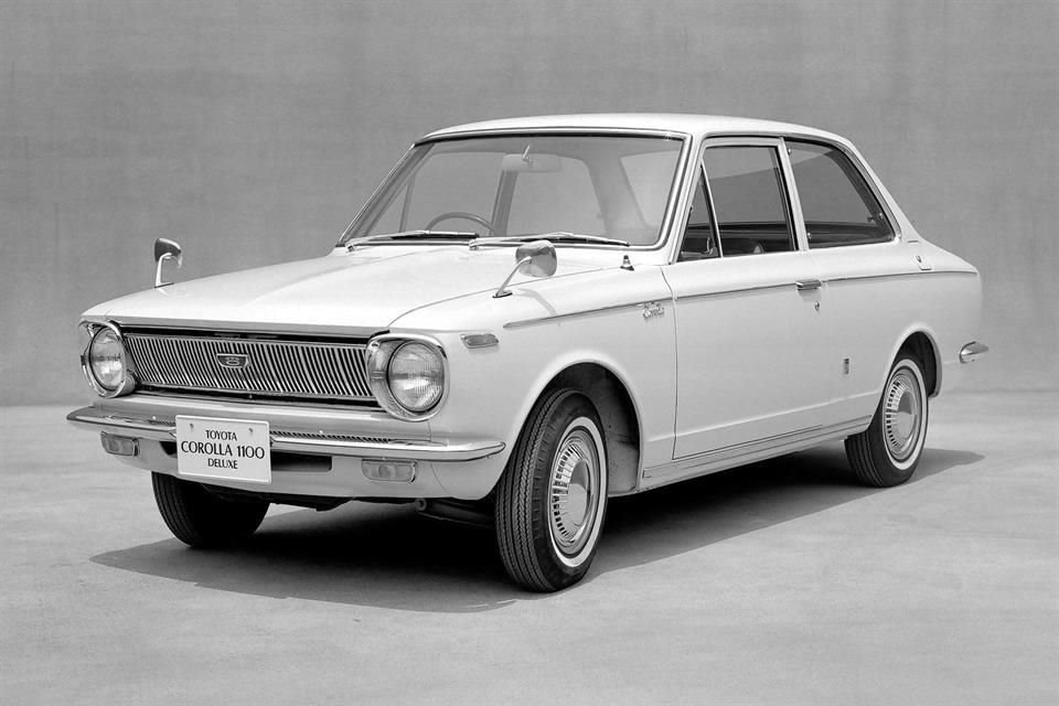 El nombre de Corolla significa en latín 'corona de flores'.
