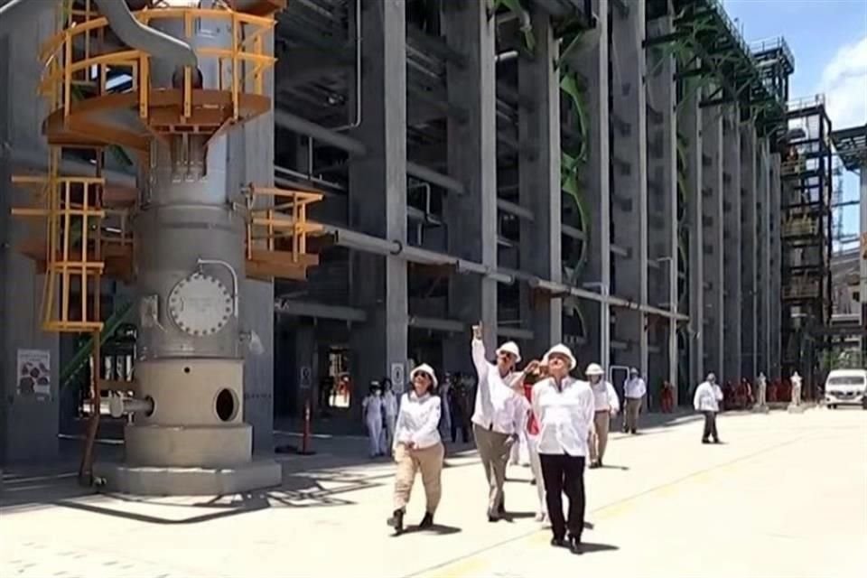 AMLO inauguró refinería de Dos Bocas.