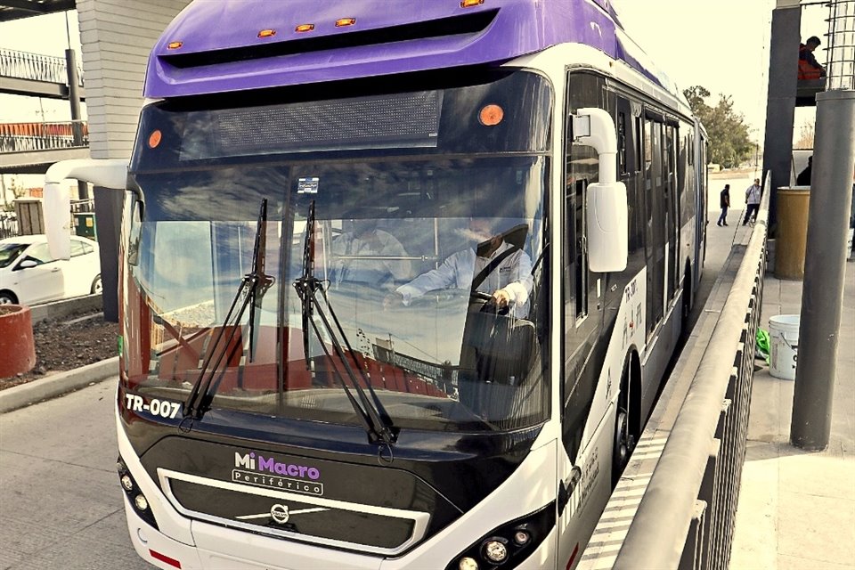 El Gobierno de Jalisco y el Grupo Aeroportuario del Pacífico analizan la implementación de un sistema BRT hacia el Aeropuerto. 