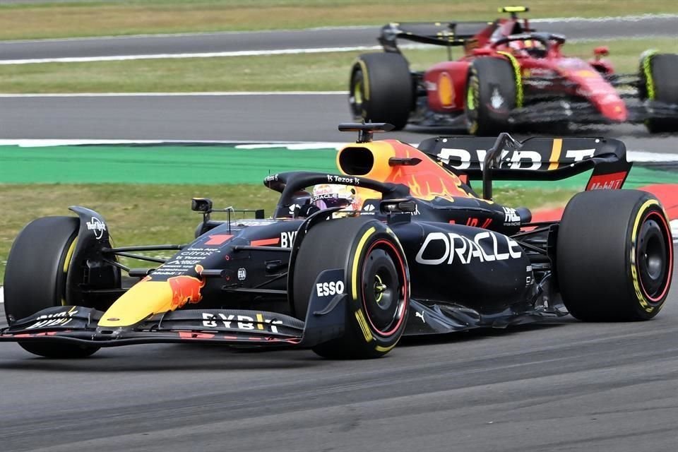 Max Verstappen terminó en el octavo lugar, luego que su auto sufriera un daño en la parte de abajo.