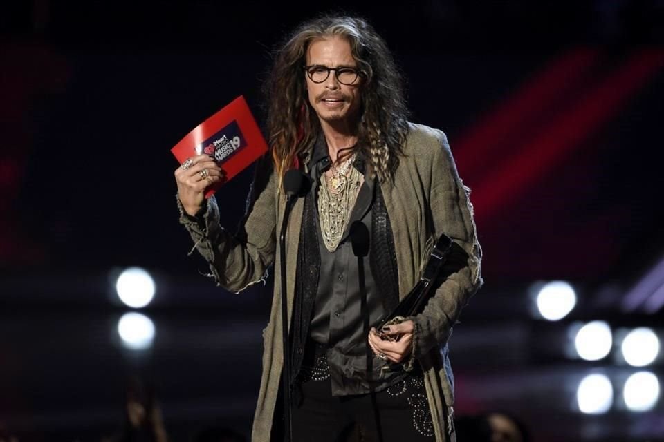 Steven Tyler, líder y vocalista del grupo Aerosmith, salió de rehabilitación tras haber recaído a sus adicciones hace poco más de un mes.