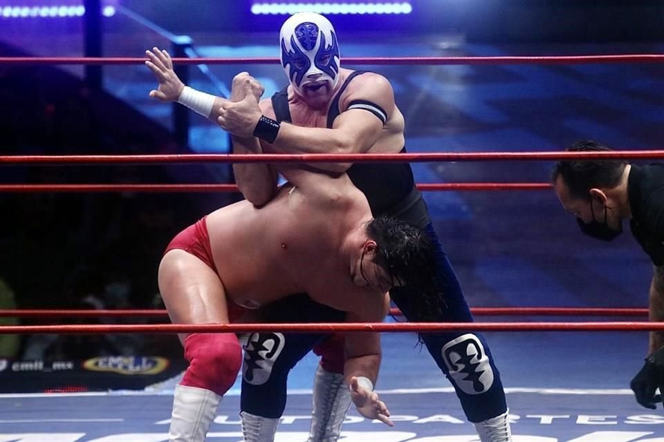 Aspecto de la función de lucha libre de viernes espectaculares del CMLL en la Arena México.