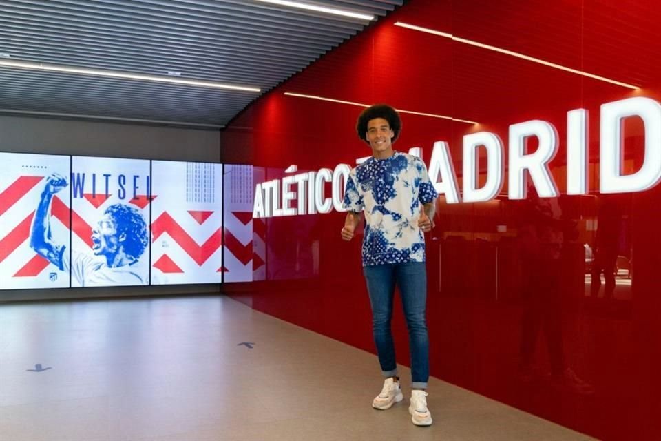 Axel Witsel fue presentado como nuevo jugador colchonero.