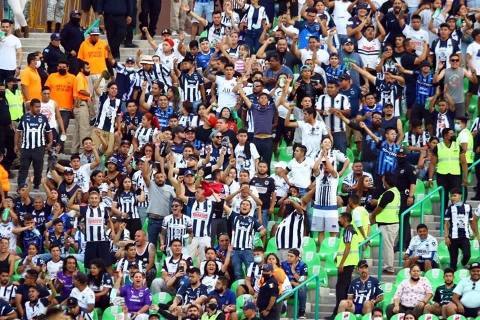 La Adicción fue castigada por haber acudido como grupo de animación al Estadio TSM para el partido que jugó Rayados como visitante ante el Santos, el domingo pasado.