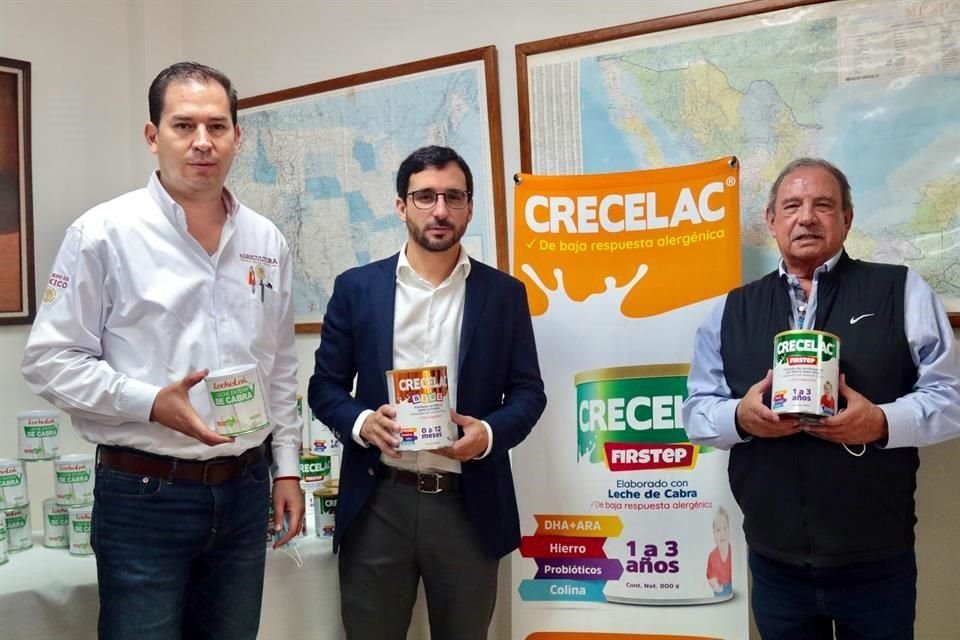 Enrique Canales, delegado de la Sader; Gerardo Barrera Martínez, director de DM Mexicana, y Gerardo Barrera Cantú, presidente de DM Mexicana.