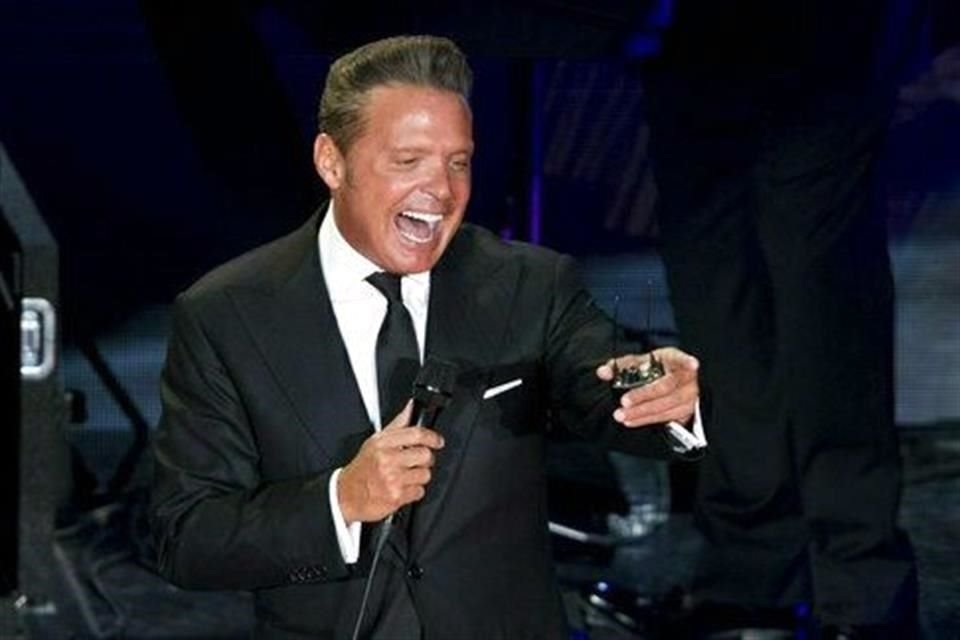 Luis Miguel compartió en redes sociales que es el primer artista mexicano en romper la barrera de los 5 mil millones de escuchas en Spotify.