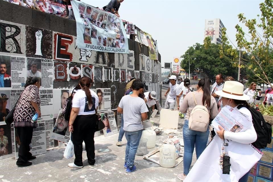 De la Glorieta Niños Héroes, rumbo a Casa Jalisco, decenas de personas reclaman falta de solución para encontrar a familiares desaparecidos.