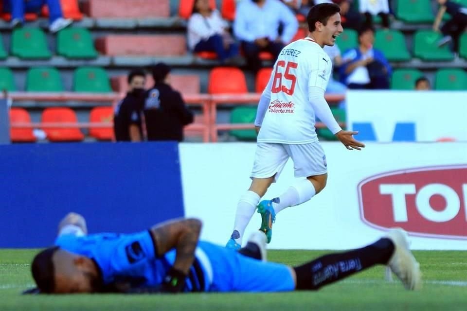 Sebastián Pérez Bouquet se lució con un 'hat-trick'.