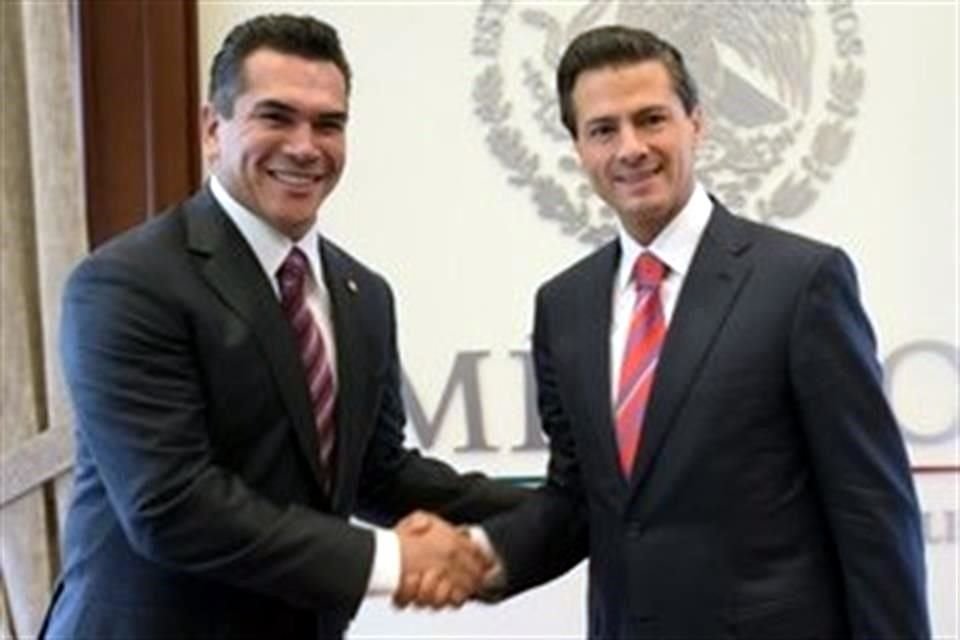 Al ser Presidente, Peña Nieto se reunió con Alejandro Moreno, en ese entonces Gobernador electo de Campeche.