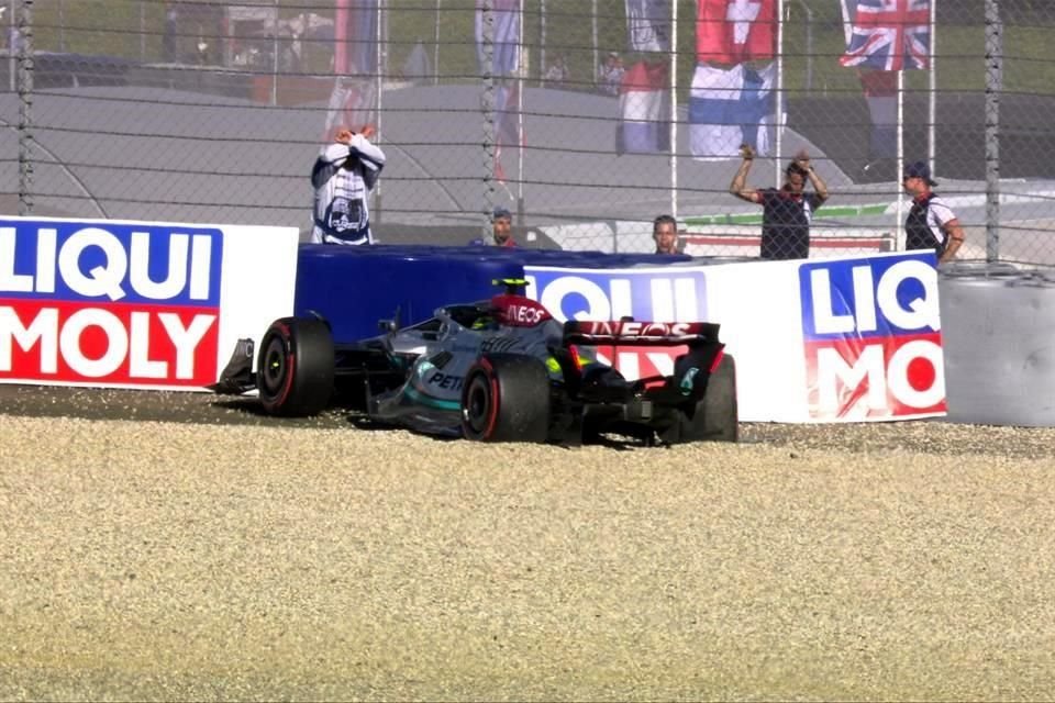 Hamilton sufrió un choque, pero salió ileso.