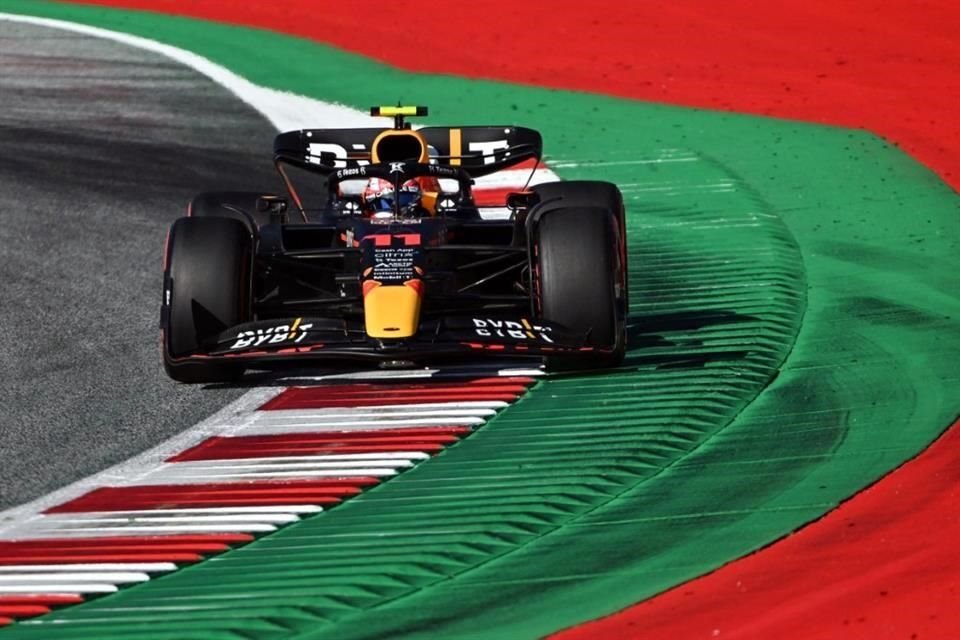 Checo tendrá que venir de atrás en la carrera sprint de Austria.