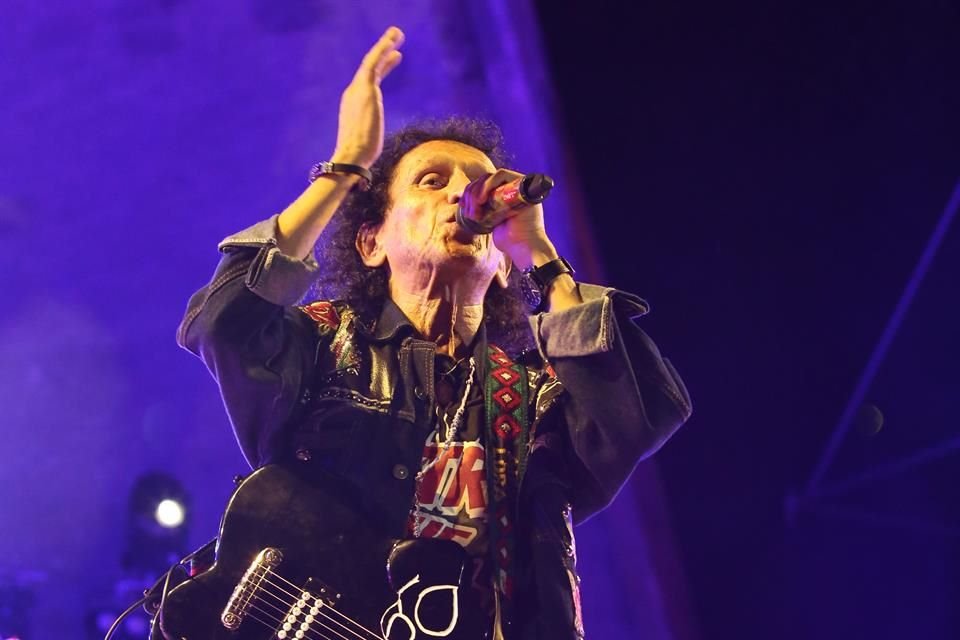 Poco más de 7 mil asistentes acudieron a ver a El Tri en la Concha Acústica.