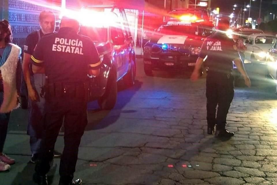 Un hombre asesinado con arma de fuego en Valle de Chalco quedó postrado sobre un costal de basura, en la Colonia Independencia.