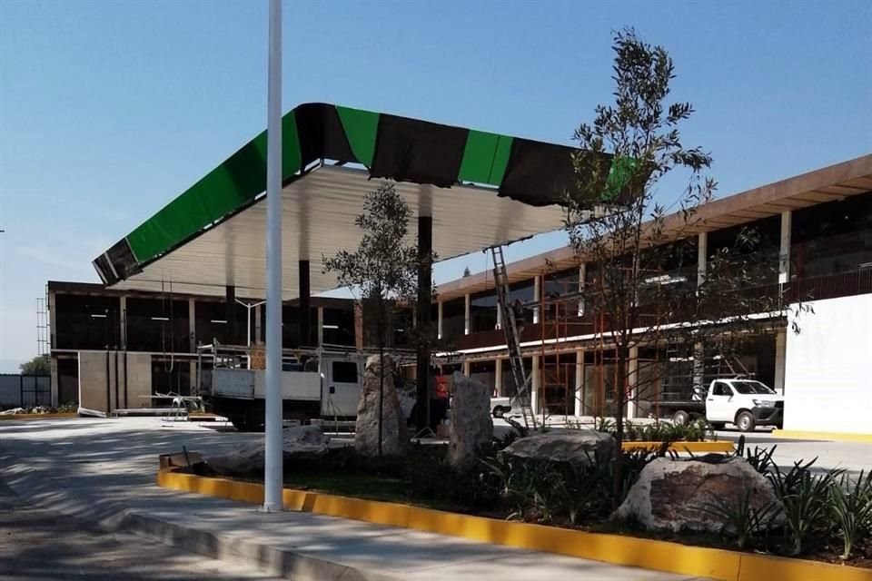 La gasolinera está sobre Bulevar Santa Anita.