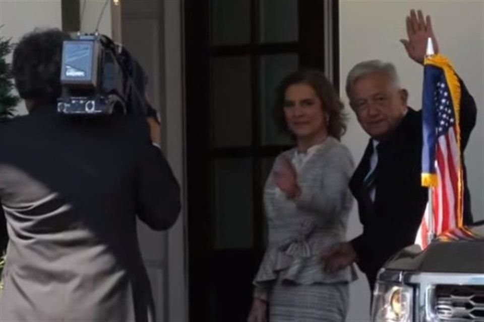 El Presidente de México al ingresar a la Casa Blanca.