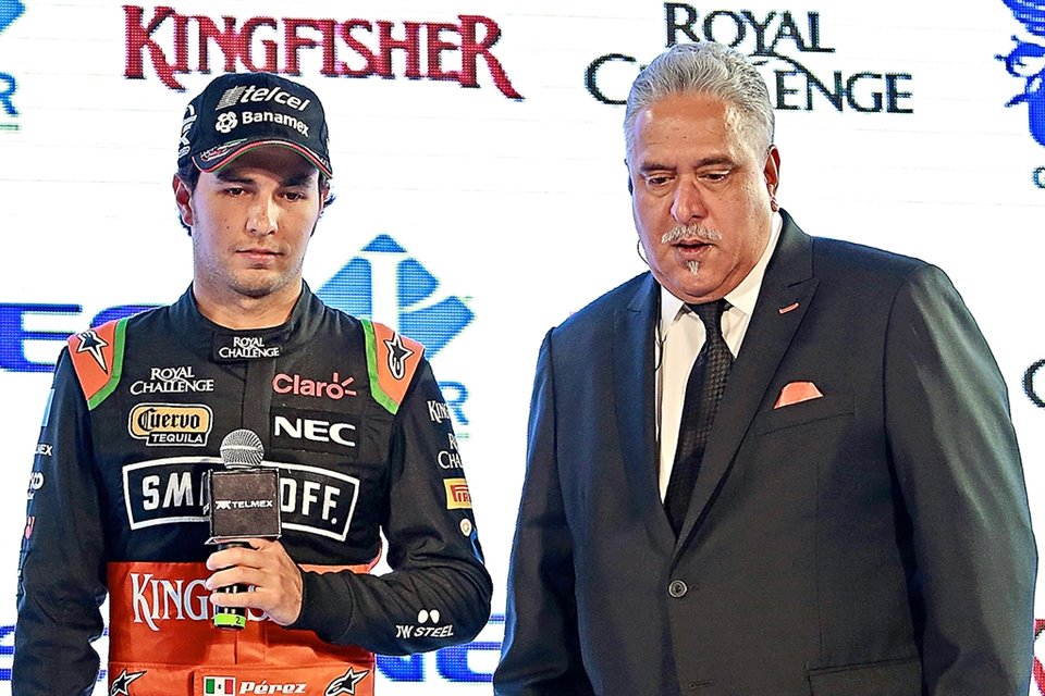 Sergio Pérez junto con Vijay Mallya, en 2015, durante su tiempo en Force India.
