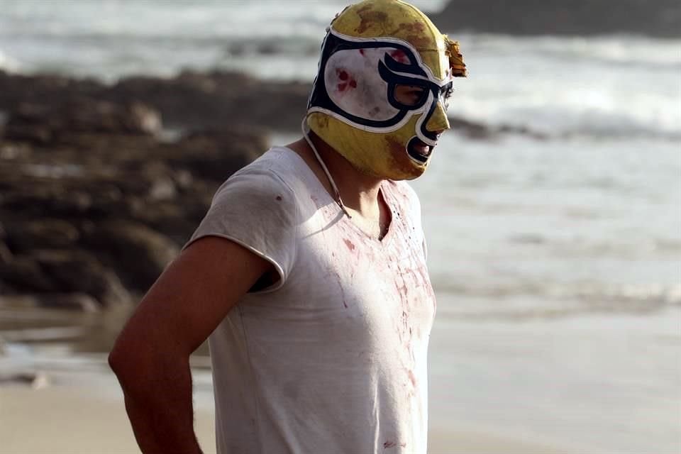 En la película, Ianis interpreta a un taquero que se convierte en luchador.