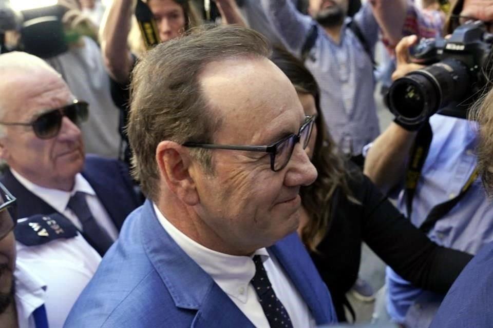 El actor Kevin Spacey se declara inocente de los cargos de agresión sexual que presuntamente cometió en Londres.