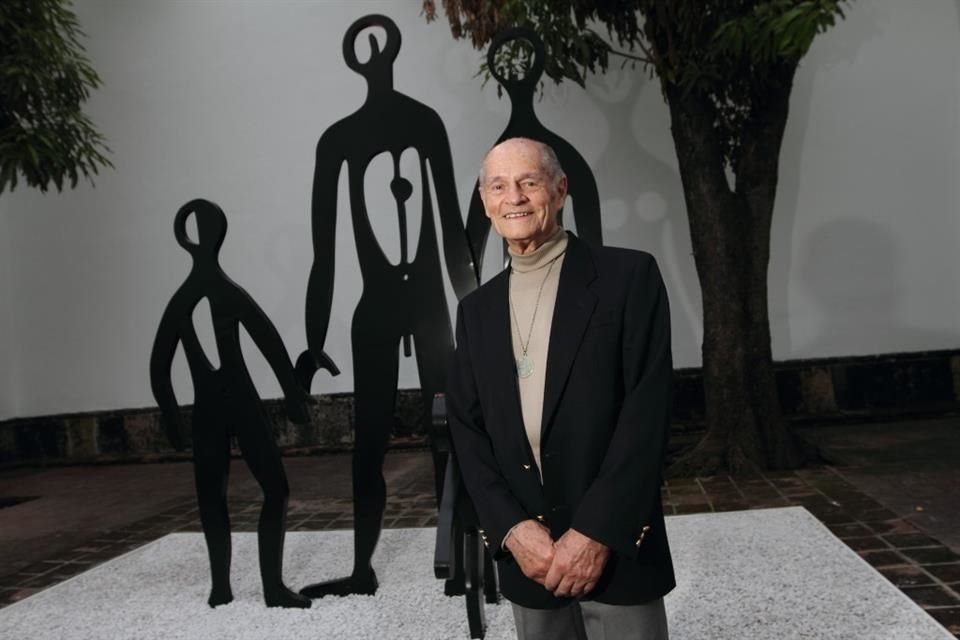 Fray Gabriel Chávez de la Mora recibirá el Doctorado Honoris Causa por sus valiosas aportaciones al arte sacro.