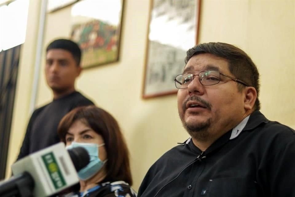 Conferencia de prensa del párroco José Filiberto Velázquez.
