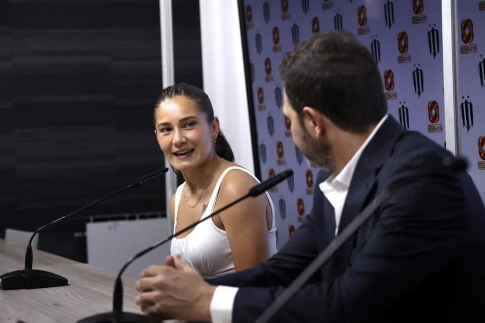 La goleadora histórica de Rayadas aseguró que se va sin problemas con Eva Espejo.