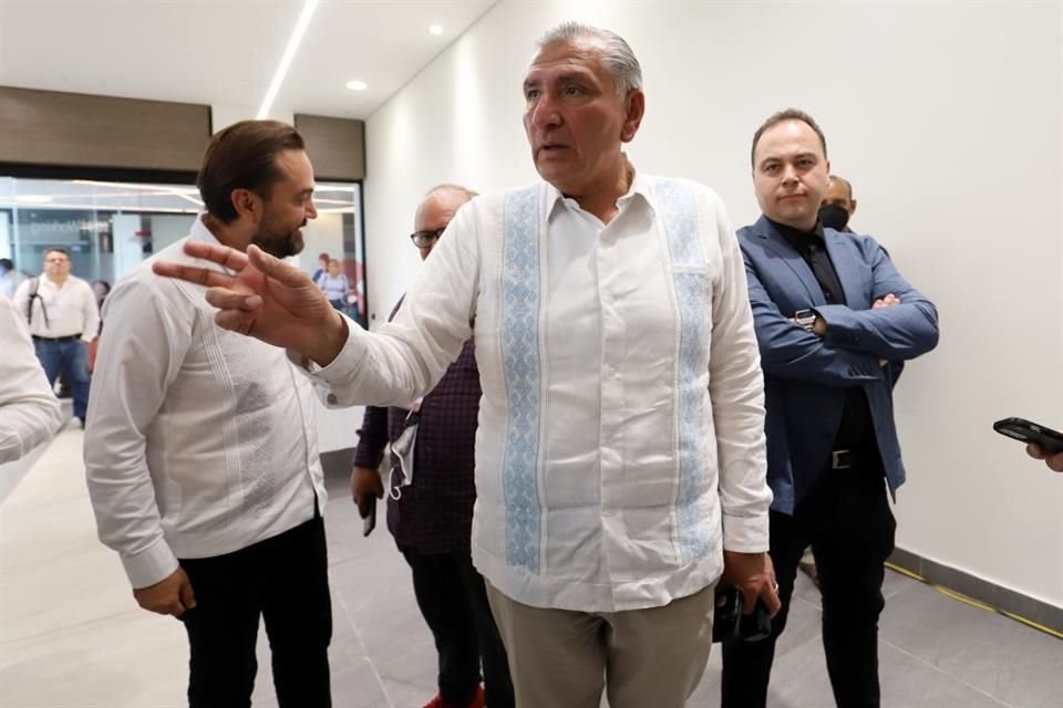 Adán Augusto López en su visita a Guadalajara.