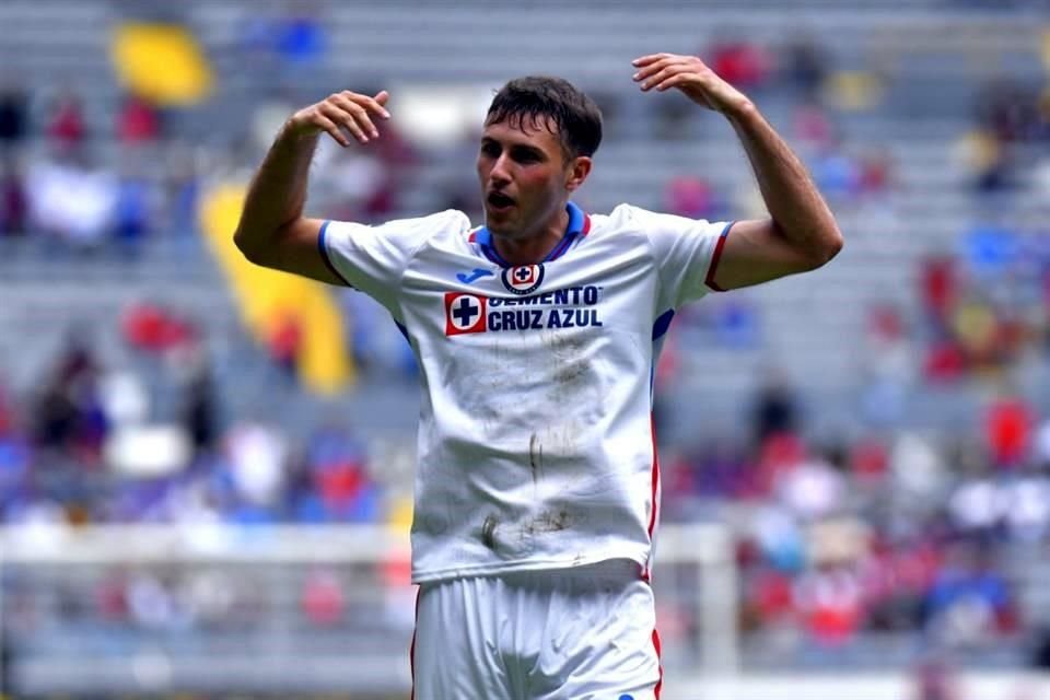 Santiago Giménez anotó por los celestes.