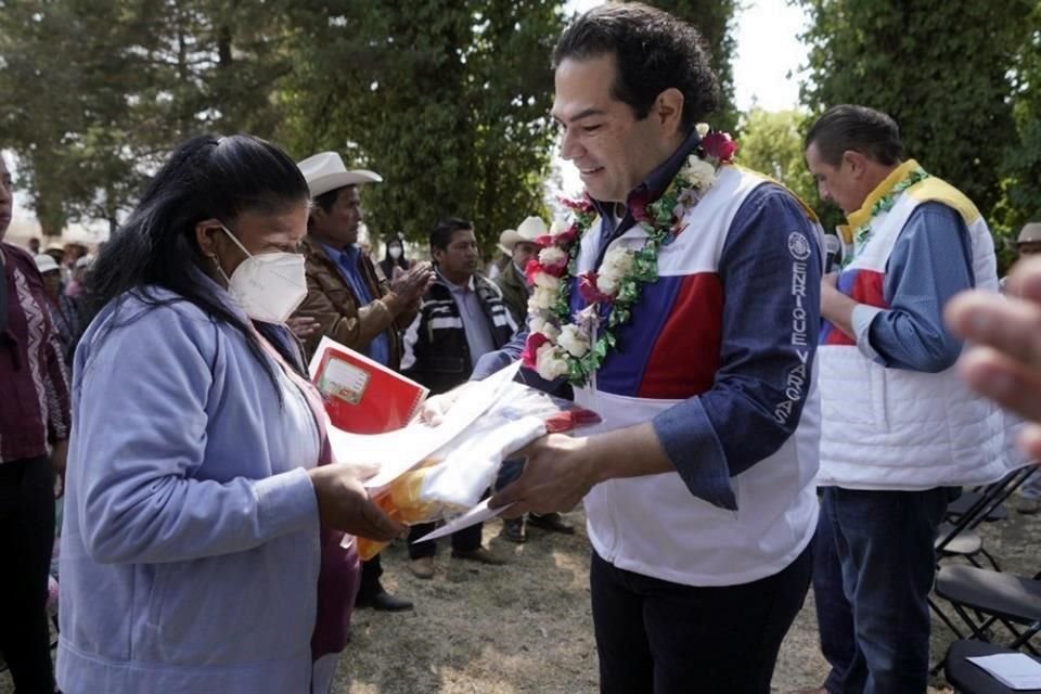 El panista Enrique Vargas difunde ampliamente en sus redes sociales las gestiones que realiza en los municipios mexiquenses.