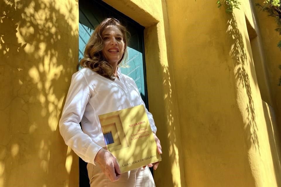 Laura Ayala, autora del libro '525 gramos, Jill Magid: La transformación de Luis Barragán', publicado por Artes de México.