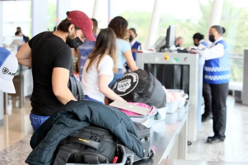 En el Filtro 2, en planta alta, operan 11 líneas de revisión.