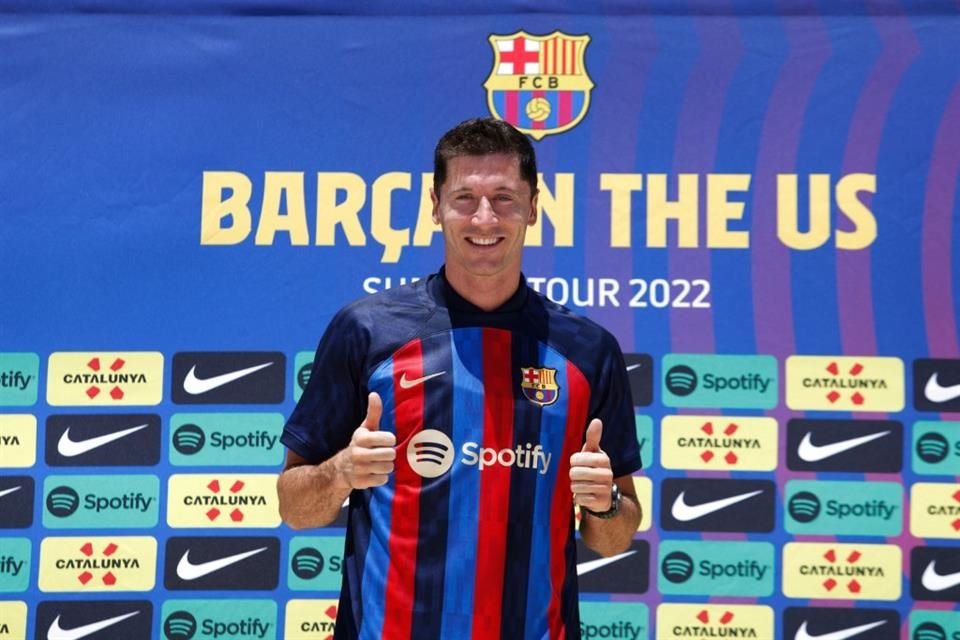 Robert Lewandowski fue presentado como delantero del Barcelona.