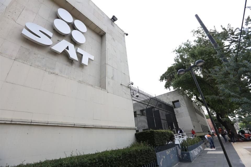 De acuerdo con experta, esta reducción pudo darse por mayores requisitos para obtenerlas, lo que dañó la operación de las empresas.